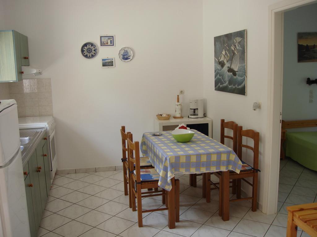 Eleftheria Studios And Apartments Acharavi  Quarto foto